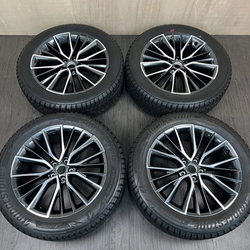 中古 レクサス NX; RX ホイール 20×7.5J PCD 5x114.3 ET35 #115D40426の実物写真（1枚目）