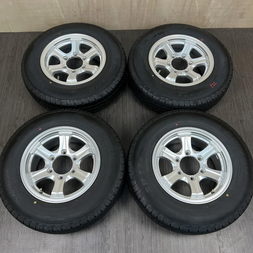 中古 WEDS ホイール 15×6.5J PCD 6x139.7 ET28 #121D40426の実物写真（1枚目）