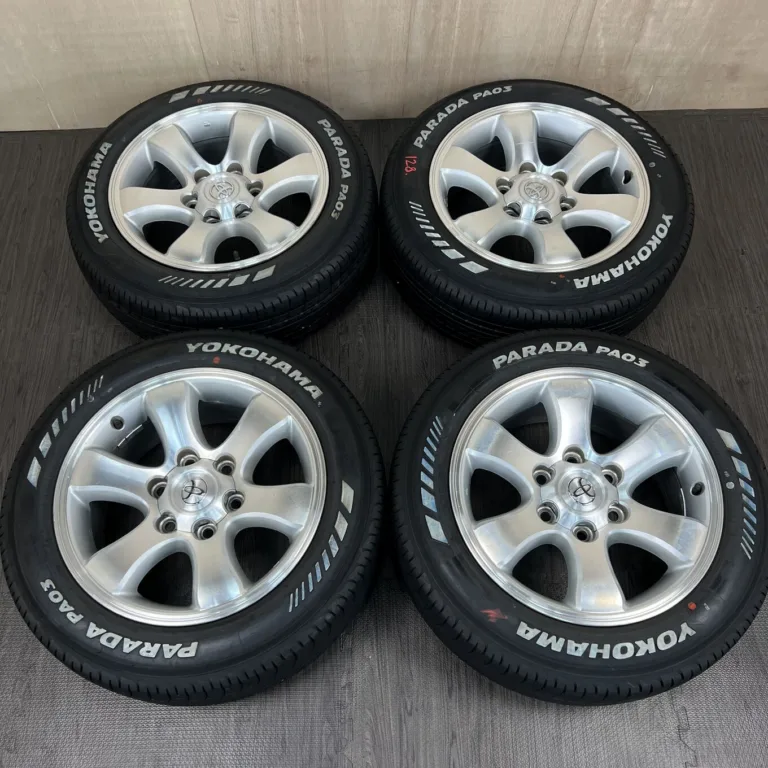中古 トヨタ PRADO/SURF ホイール 17×7.5J PCD 6x139.7 ET30 #128D40426の実物写真（1枚目）