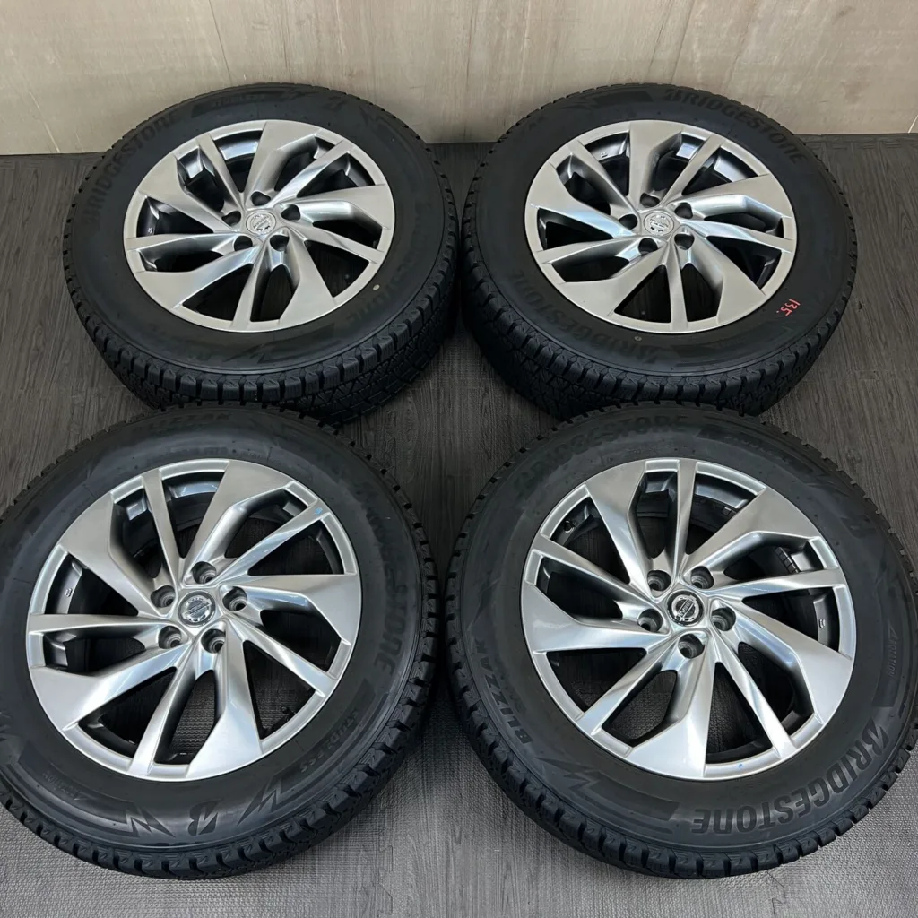中古 日産 X-TRAIL ホイール 18×7.0J PCD 5x114.3 ET45 #135D40426の実物写真（1枚目）