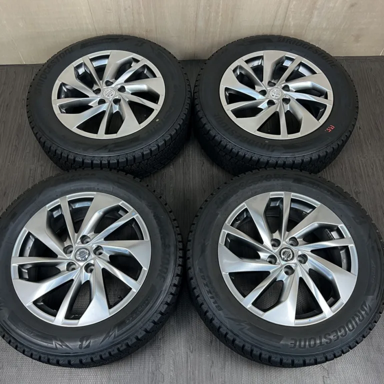 中古 日産 X-TRAIL ホイール 18×7.0J PCD 5x114.3 ET45 #135D40426の実物写真（1枚目）