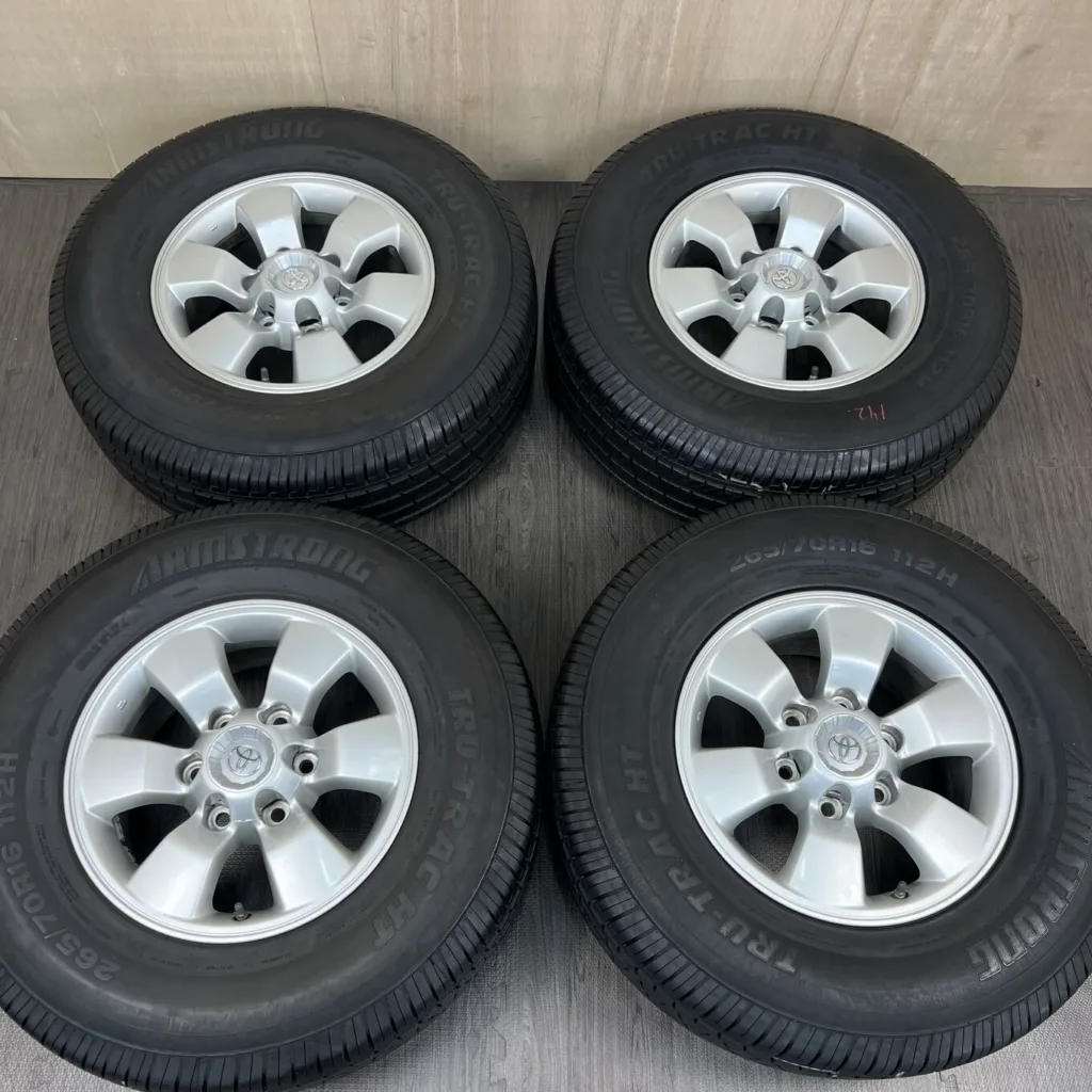 中古 トヨタ ホイール 16×7.0J PCD 6x139.7 ET30 #142D40426の実物写真（1枚目）