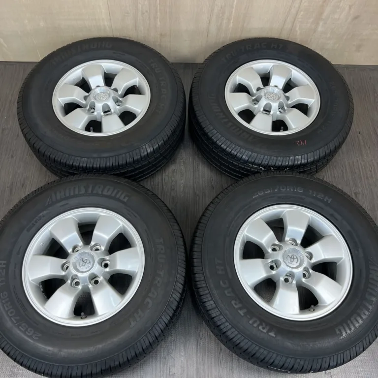 中古 トヨタ ホイール 16×7.0J PCD 6x139.7 ET30 #142D40426の実物写真（1枚目）