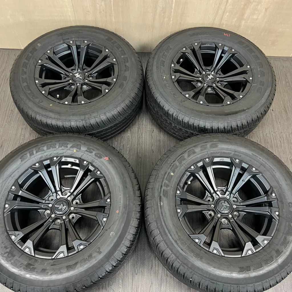 中古 NITRO POWER ホイール 17×8.0J PCD 6x139.7 ET20 #144D40426の実物写真（1枚目）