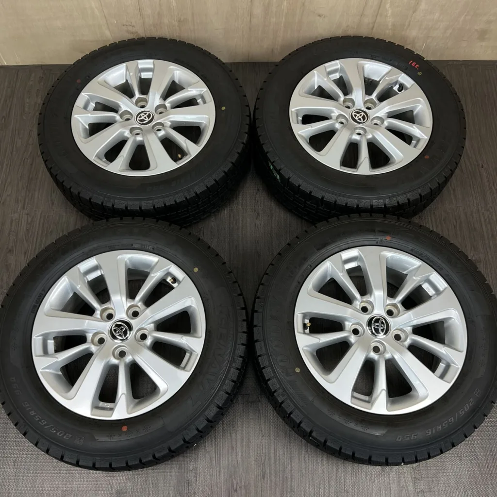 中古 トヨタ YARIS CROSS ホイール 16×6.5J PCD 5x114.3 ET45 #185D40426の実物写真（1枚目）