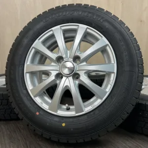 GOODYEAR ICE NAVI 7 WEDS RAVRION RS01 Комплект шин и дисков 175/70 R14 артикул 66S40426