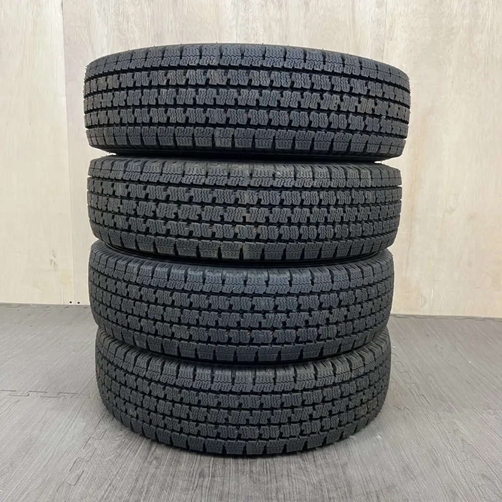 中古 TOYO DELVEX 935 冬用タイヤ 165/80R13 #0111AT010926の実物写真（1枚目）