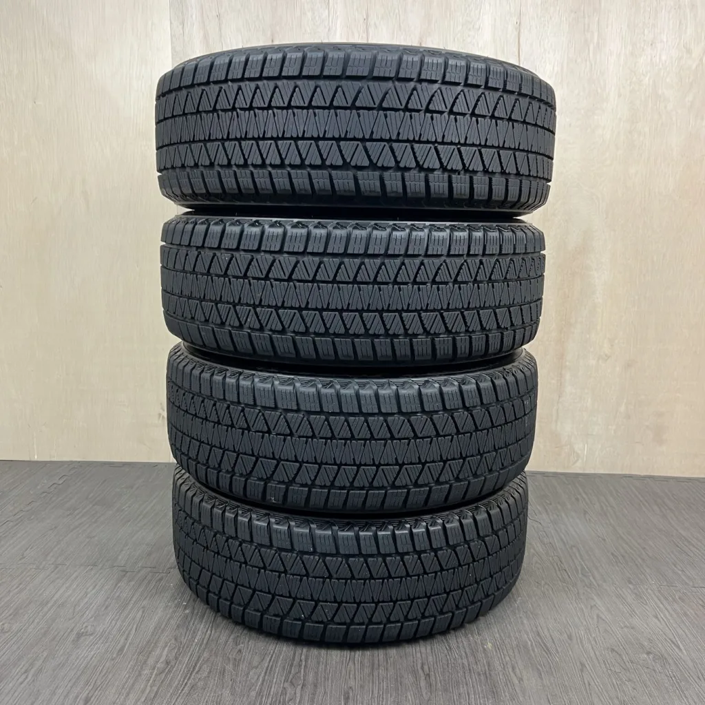 中古 BRIDGESTONE BLIZZAK DM-V3 冬用タイヤ 225/60R17 #0409AT000926の実物写真（1枚目）