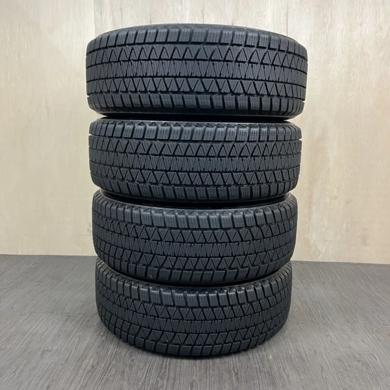 中古 BRIDGESTONE BLIZZAK DM-V3 冬用タイヤ 225/60R17 #0409AT000926の実物写真（1枚目）