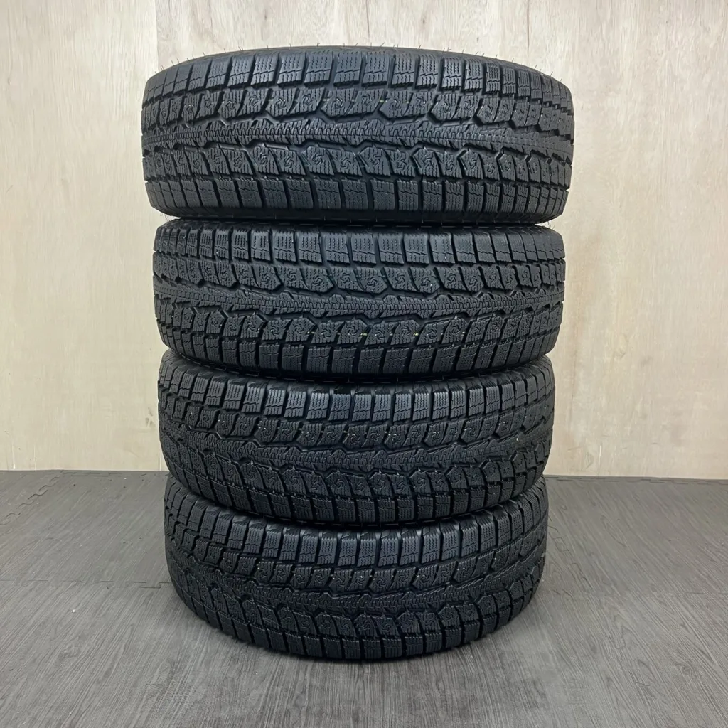 中古 TOYO OBSERVE GSI-6 LS 冬用タイヤ 225/70R16 #0226AT010926の実物写真（1枚目）