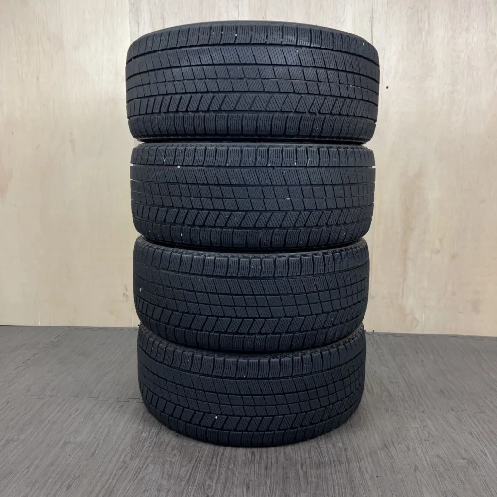 中古 BRIDGESTONE BLIZZAK VRX3 冬用タイヤ 245/45R17 #0508AT0926の実物写真（1枚目）