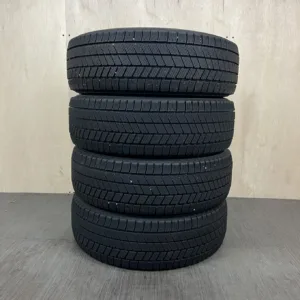 中古 BRIDGESTONE BLIZZAK VRX3 冬用タイヤ 205/65R16 #0024AT020926の実物写真(1枚目)