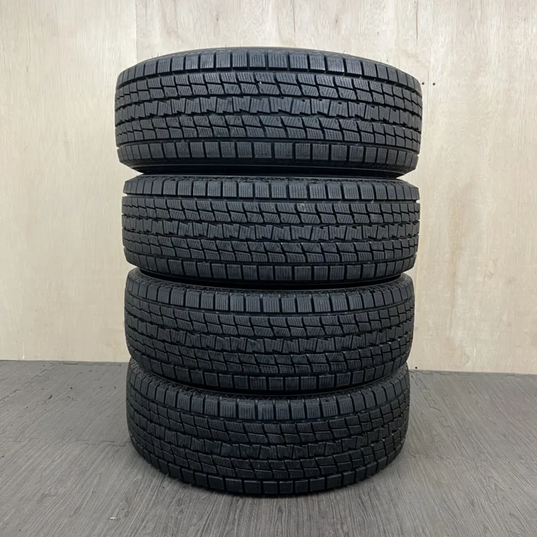 中古 GOODYEAR ICE NAVI SUV 冬用タイヤ 215/65R16 #0065AT001026の実物写真（1枚目）