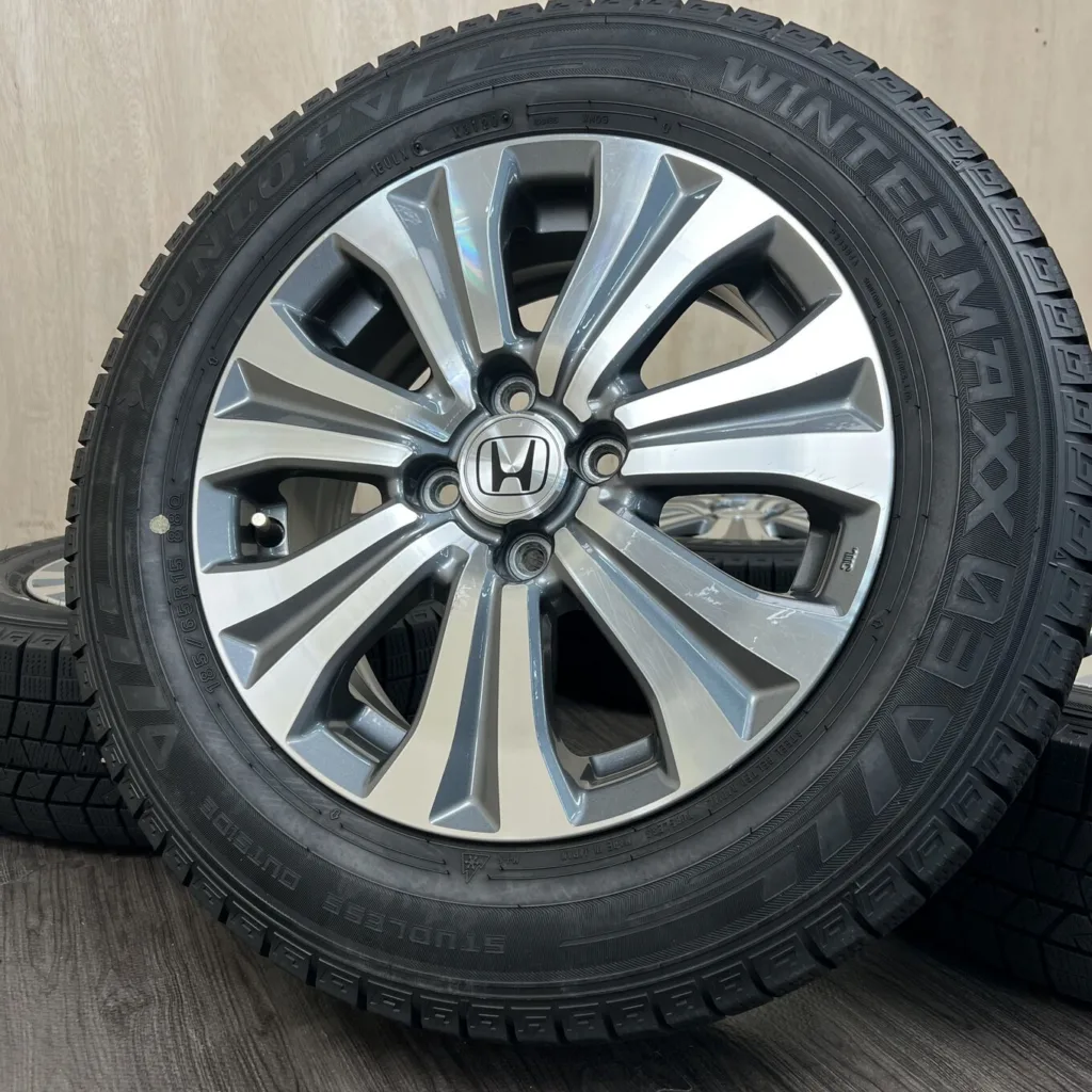 DUNLOP WINTER MAXX WM03 HONDA Комплект шин и дисков 185/65 R15 артикул 181S40426