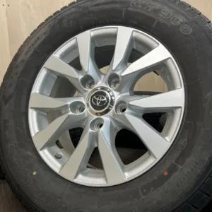 中古 COMFORSER CF960 + トヨタ LAND CRUISER タイヤ・ホイールセット 285/60R18 · 18×8.0J PCD 6x139.7 ET52 #141S40426の実物写真（1枚目）