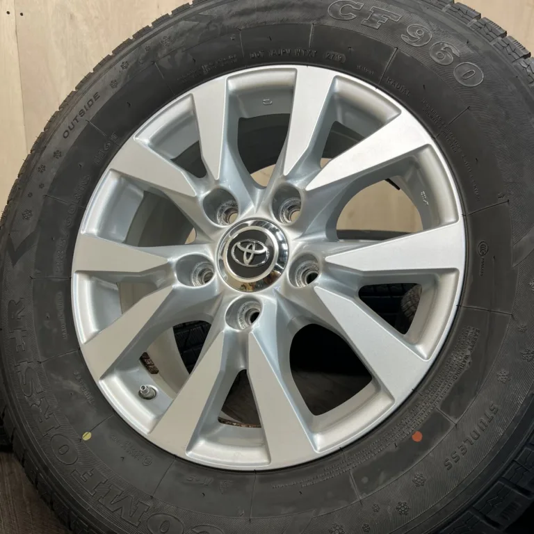 中古 COMFORSER CF960 + トヨタ LAND CRUISER タイヤ・ホイールセット 285/60R18 · 18×8.0J PCD 6x139.7 ET52 #141S40426の実物写真（1枚目）