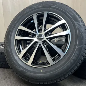 中古 BRIDGESTONE BLIZZAK VRX3 + E VANCE タイヤ・ホイールセット 205/65R16 · 16×6.5J PCD 5x114.3 ET50 #109S40426の実物写真(1枚目)