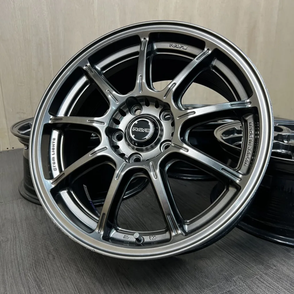 BRIDGESTONE TURANZA T002 RAYS GRAM LIGHTS 57G Tyre and wheel set 215/45 R17 Item number 0001AS041026