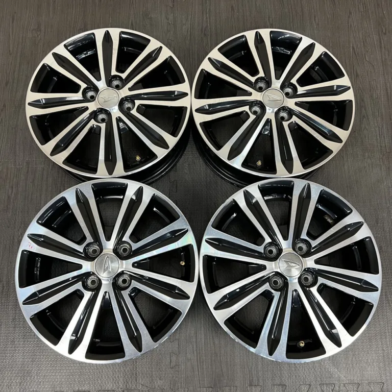 中古 ダイハツ TANTO ホイール 15×4.5J PCD 4x100 ET45 #0067AD020926の実物写真（1枚目）
