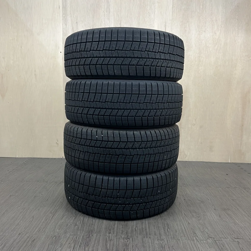 中古 DUNLOP WINTER MAXX WM03 冬用タイヤ 215/50R17 #0012AT001026の実物写真（1枚目）