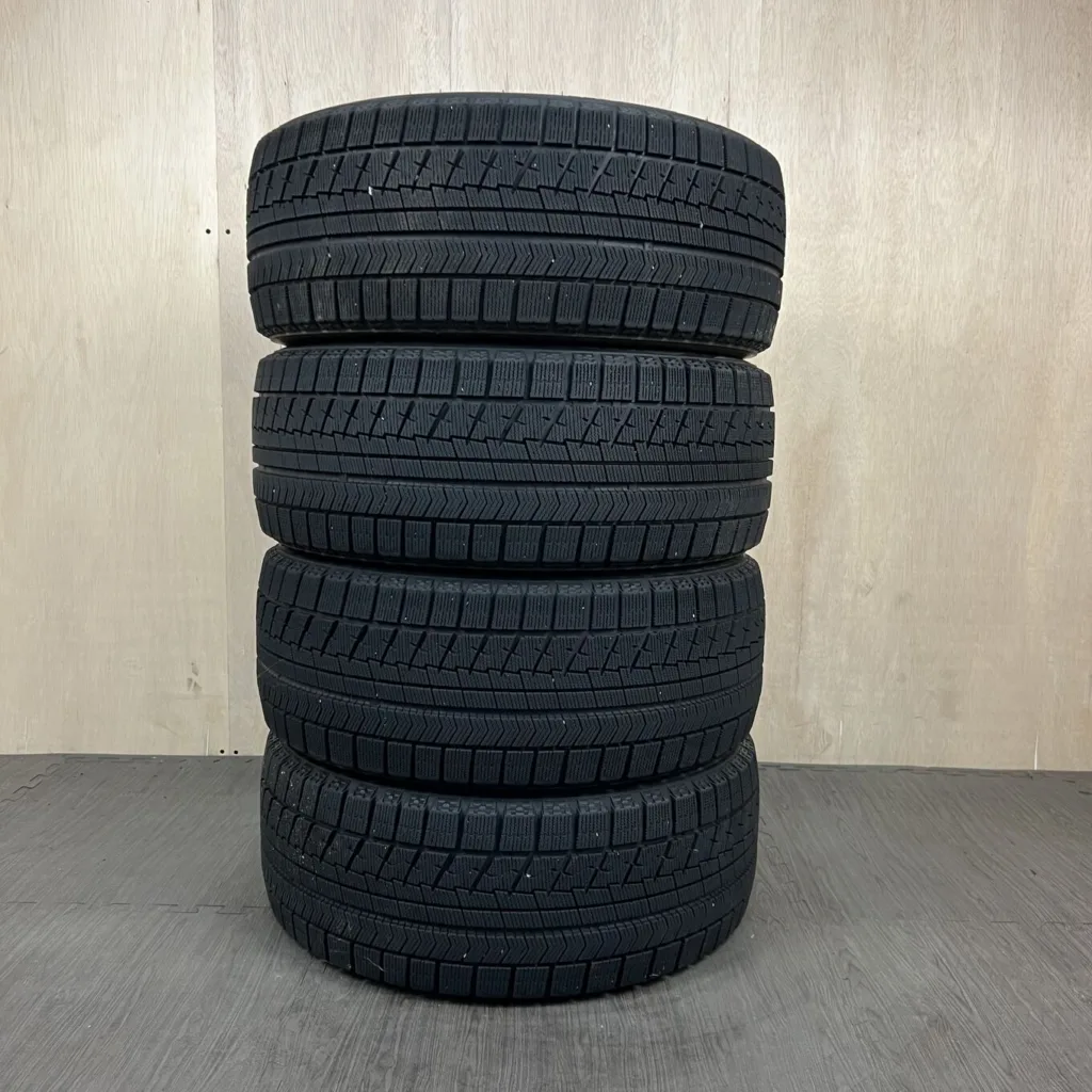 中古 BRIDGESTONE BLIZZAK VRX2 冬用タイヤ 225/50R17 #0145AT010926の実物写真（1枚目）