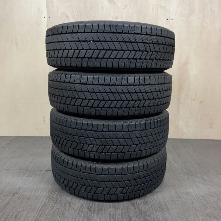 中古 BRIDGESTONE BLIZZAK VRX3 冬用タイヤ 185/65R15 #0008AT020926の実物写真（1枚目）