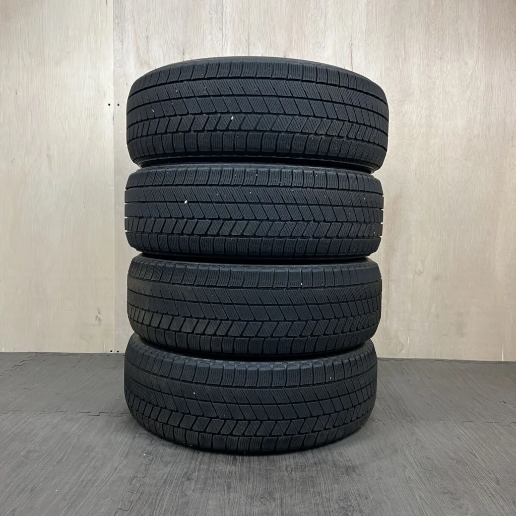 中古 BRIDGESTONE BLIZZAK VRX3 冬用タイヤ 215/60R17 #0193AT020926の実物写真（1枚目）