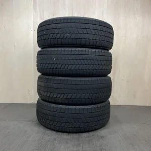 中古 BRIDGESTONE BLIZZAK VRX3 冬用タイヤ 215/60R17 #0193AT020926の実物写真(1枚目)