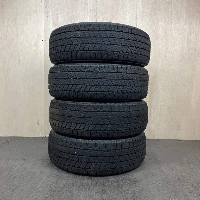 中古 BRIDGESTONE BLIZZAK VRX3 冬用タイヤ 215/60R17 #0193AT020926の実物写真（1枚目）