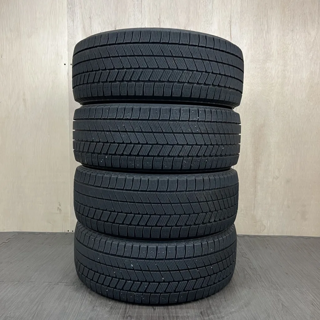 中古 BRIDGESTONE BLIZZAK VRX3 冬用タイヤ 215/55R17 #0154AT020926の実物写真（1枚目）