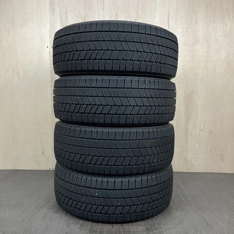 中古 BRIDGESTONE BLIZZAK VRX3 冬用タイヤ 215/55R17 #0154AT020926の実物写真（1枚目）