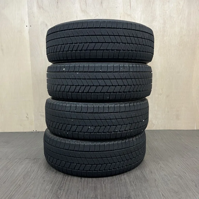 中古 BRIDGESTONE BLIZZAK VRX3 冬用タイヤ 195/65R15 #0430AT000926の実物写真（1枚目）