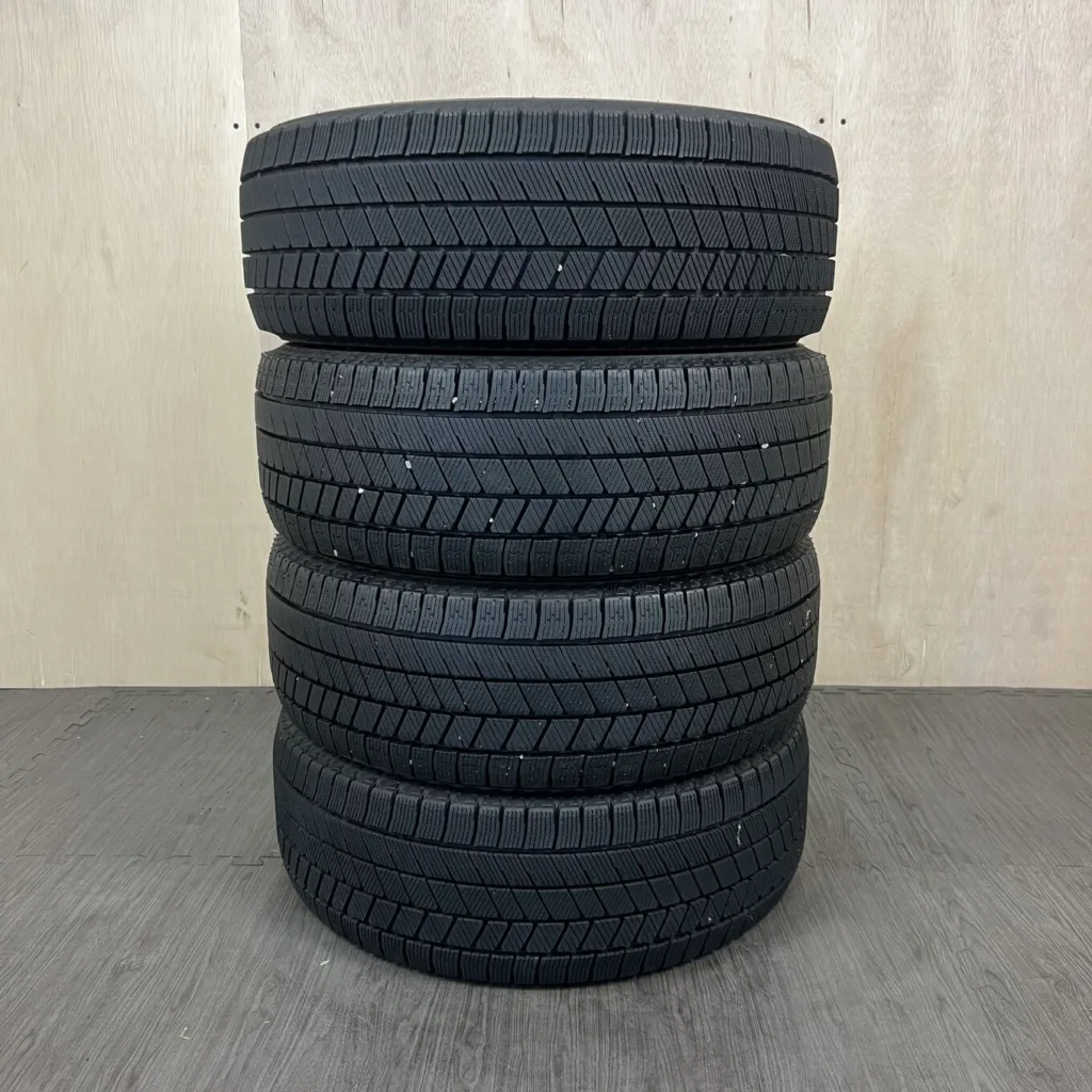 中古 BRIDGESTONE BLIZZAK VRX3 冬用タイヤ 205/55R16 #0244AT020926の実物写真（1枚目）