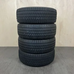 中古 BRIDGESTONE BLIZZAK VRX3 冬用タイヤ 205/55R16 #0244AT020926の実物写真（1枚目）