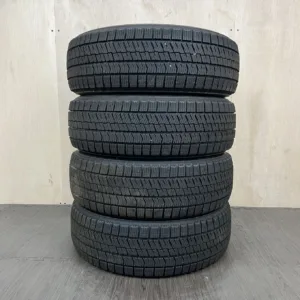 中古 BRIDGESTONE BLIZZAK VRX2 冬用タイヤ 195/65R15 #0103AT010926の実物写真（1枚目）