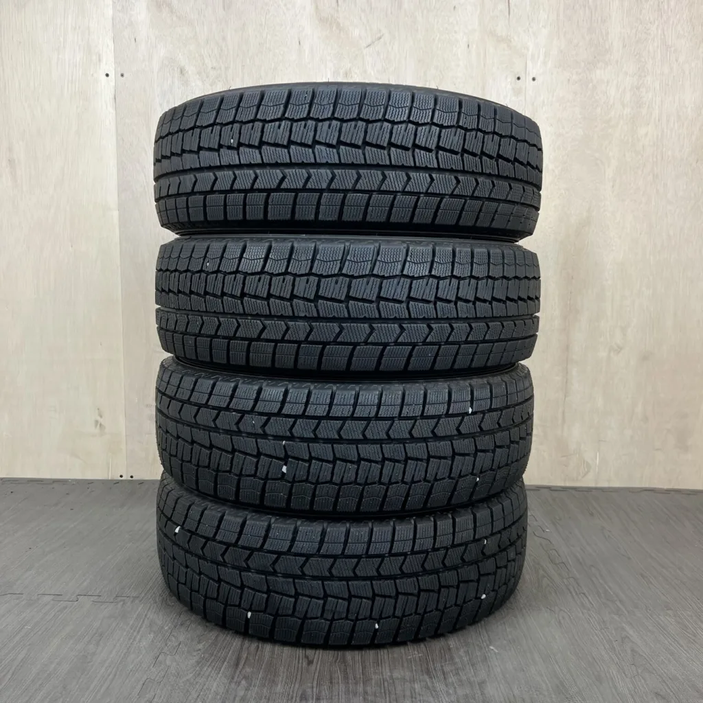 中古 DUNLOP WINTER MAXX WM01 冬用タイヤ 185/65R15 #0113AT010926の実物写真（1枚目）