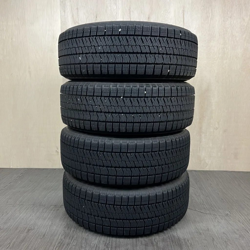 中古 BRIDGESTONE BLIZZAK VRX2 冬用タイヤ 215/60R16 #0012AT020926の実物写真（1枚目）