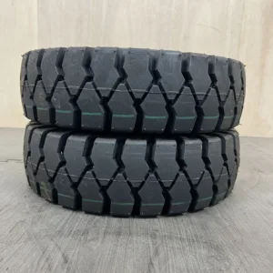 新品 TOYO LIFTRACTION WIDE サマータイヤ 5.00/5.00R8 #0031AT030926の実物写真（1枚目）