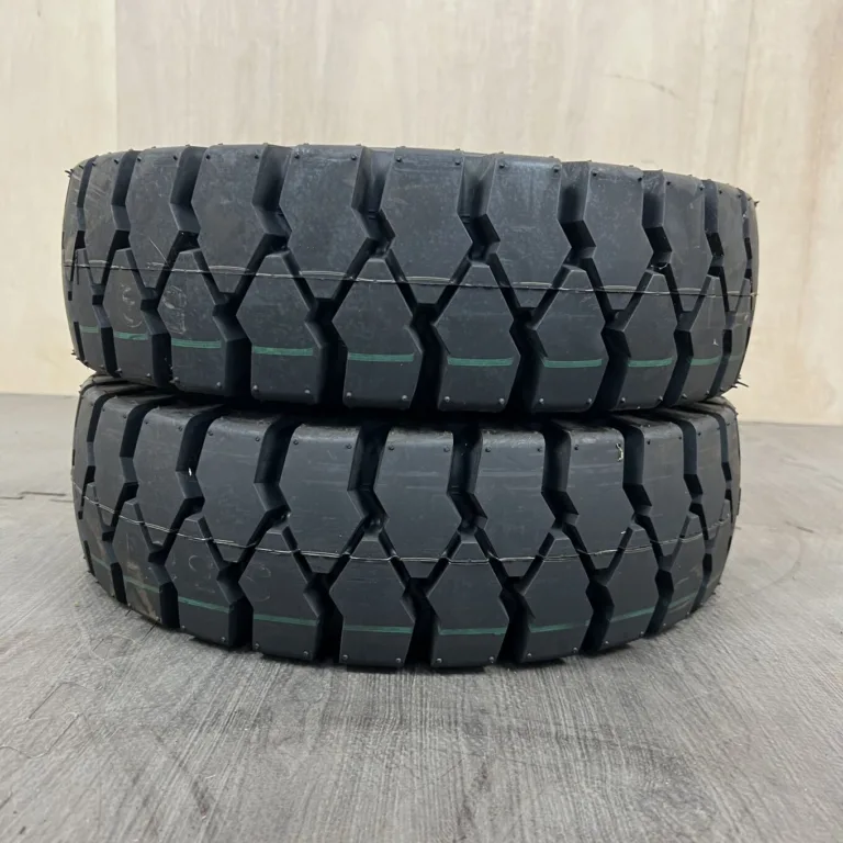 新品 TOYO LIFTRACTION WIDE サマータイヤ 5.00/5.00R8 #0031AT030926の実物写真（1枚目）