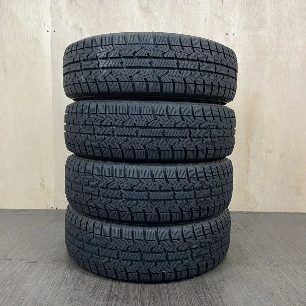 中古 TOYO OBSERVE GARIT GIZ 冬用タイヤ 185/65R15 #0482AT000926の実物写真（1枚目）