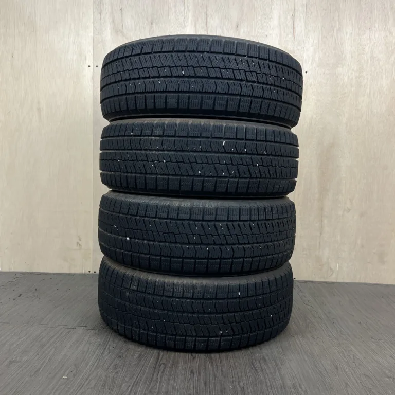 中古 BRIDGESTONE BLIZZAK XG02 冬用タイヤ 205/60R16 #0067AT001026の実物写真（1枚目）
