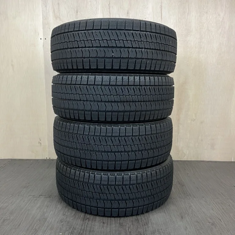 中古 BRIDGESTONE BLIZZAK VRX2 冬用タイヤ 215/55R17 #0249AT020926の実物写真（1枚目）