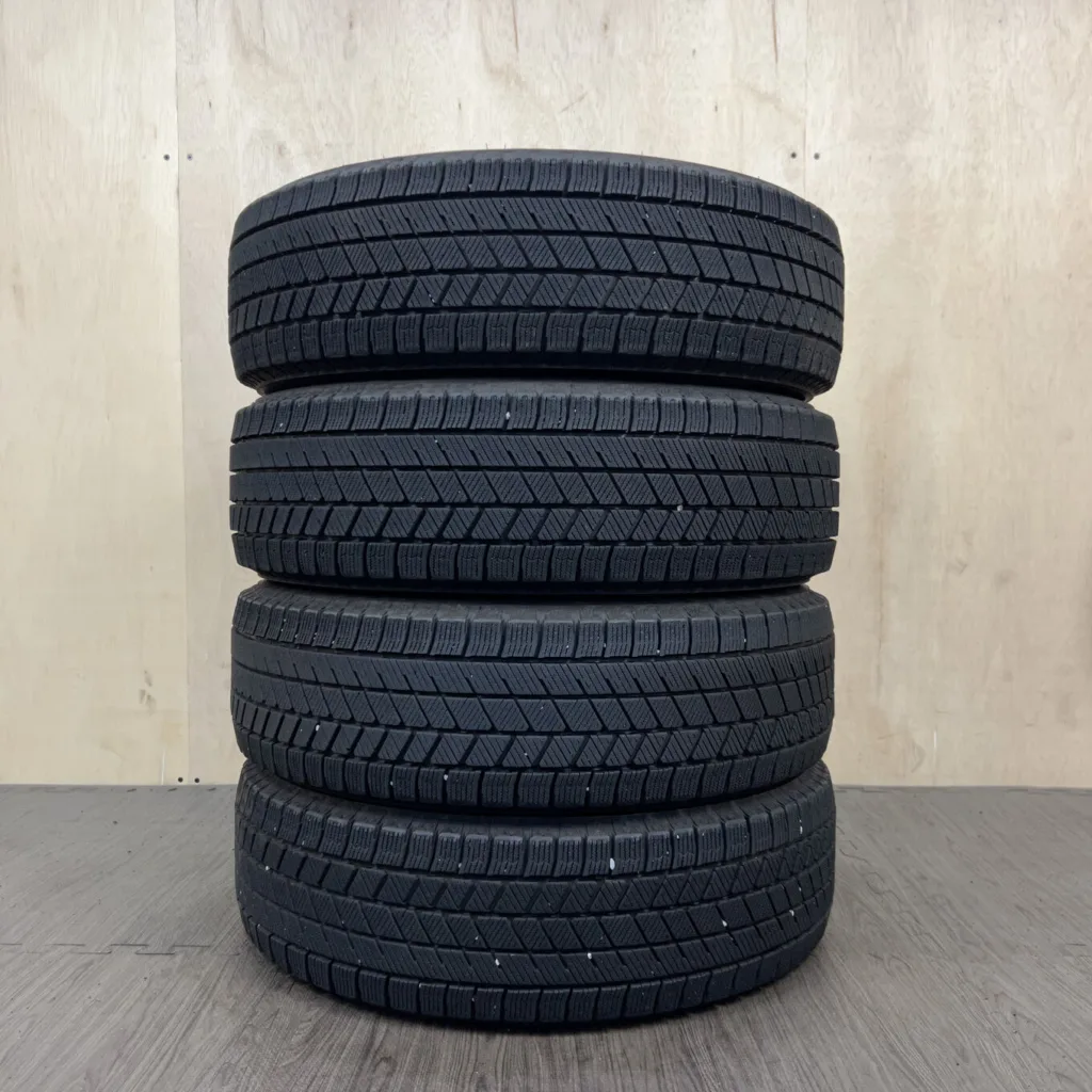 中古 BRIDGESTONE BLIZZAK VRX3 冬用タイヤ 175/65R15 #0543AT0926の実物写真（1枚目）