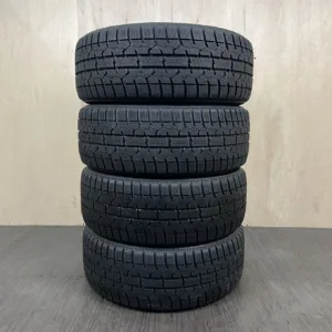 中古 TOYO OBSERVE GARIT GIZ 冬用タイヤ 215/50R17 #0359AT000926の実物写真(1枚目)