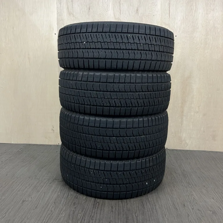 中古 BRIDGESTONE BLIZZAK XG02 冬用タイヤ 215/55R17 #0011AT001026の実物写真（1枚目）
