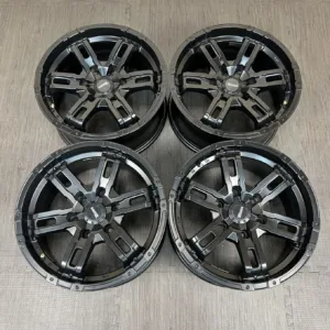 中古 MAD CROSS WOLF ホイール 17×8.0J PCD 6x139.7 ET20 #0058AD030926の実物写真（1枚目）