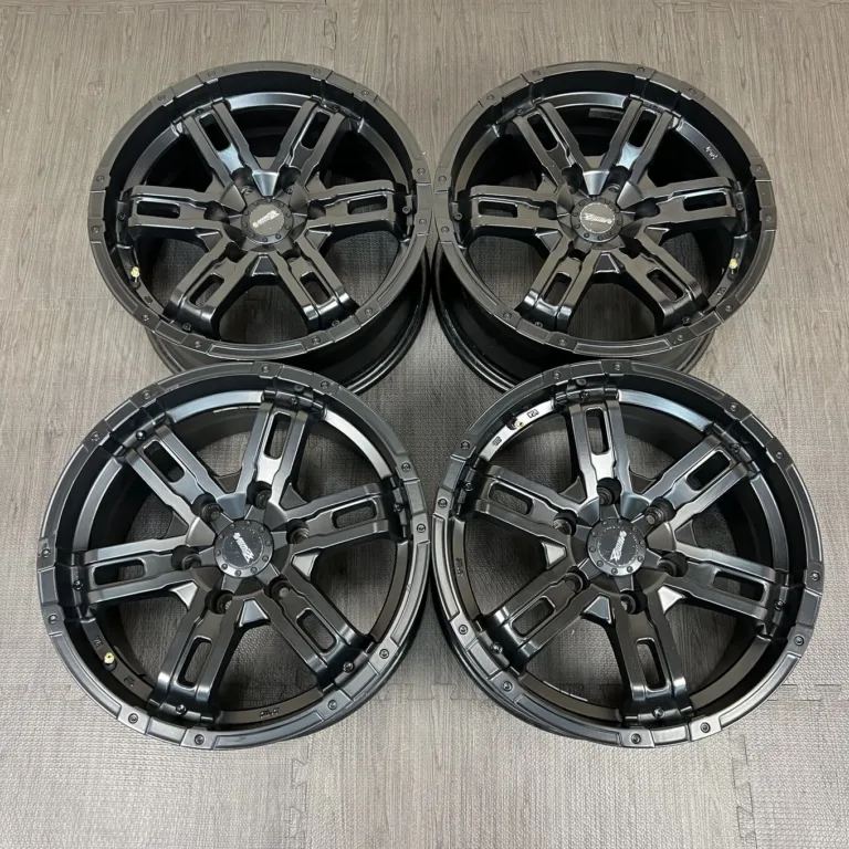 中古 MAD CROSS WOLF ホイール 17×8.0J PCD 6x139.7 ET20 #0058AD030926の実物写真（1枚目）