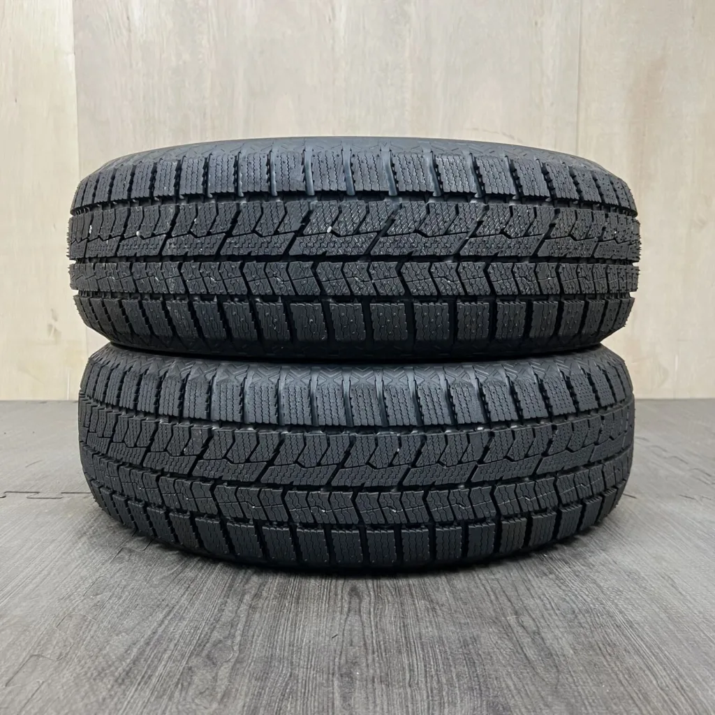 中古 TOYO OBSERVE GIZ2 冬用タイヤ 165/60R15 #0504AT010926の実物写真（1枚目）