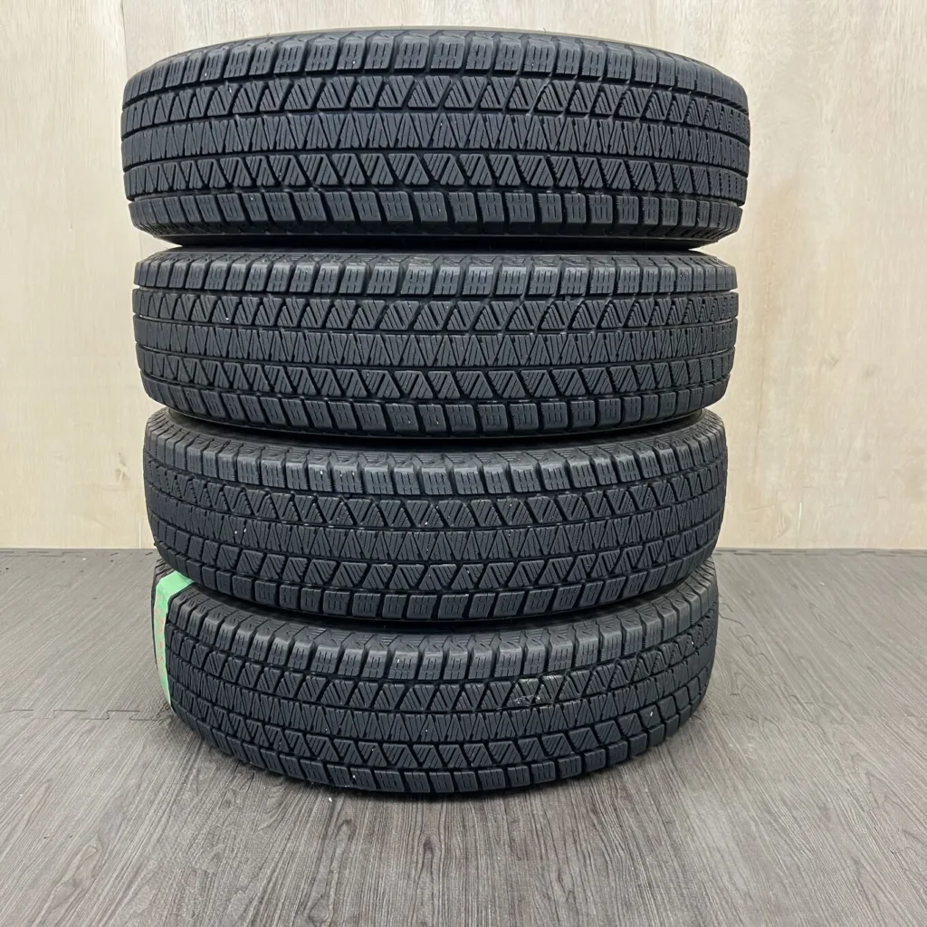 中古 BRIDGESTONE BLIZZAK DM-V1 冬用タイヤ 175/80R16 #0278AT010926の実物写真（1枚目）