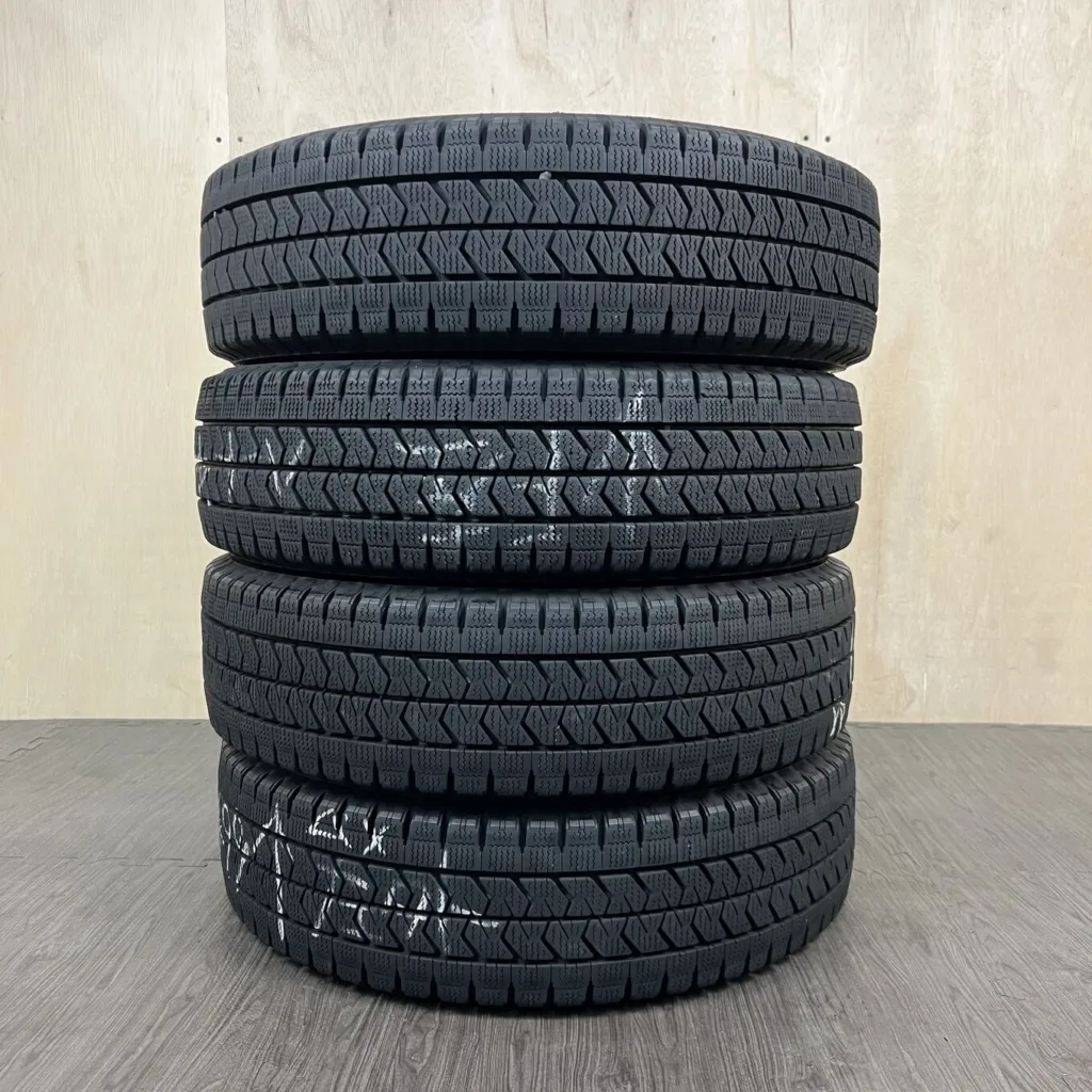 BRIDGESTONE BLIZZAK W989 Шина 195/75 R15 артикул 0417AT000926